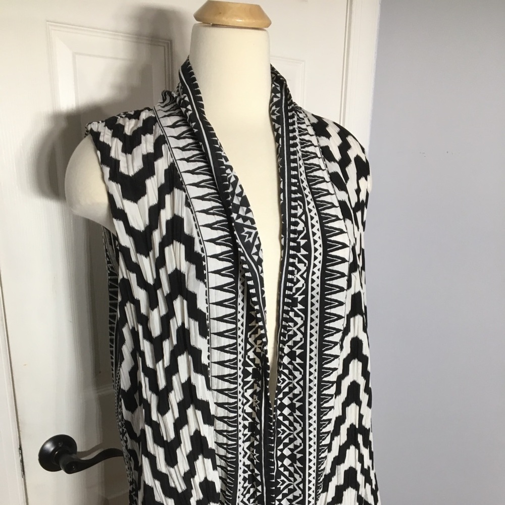 Chico lightweight sleeveless blouse